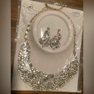 Women’s costume jewelry set